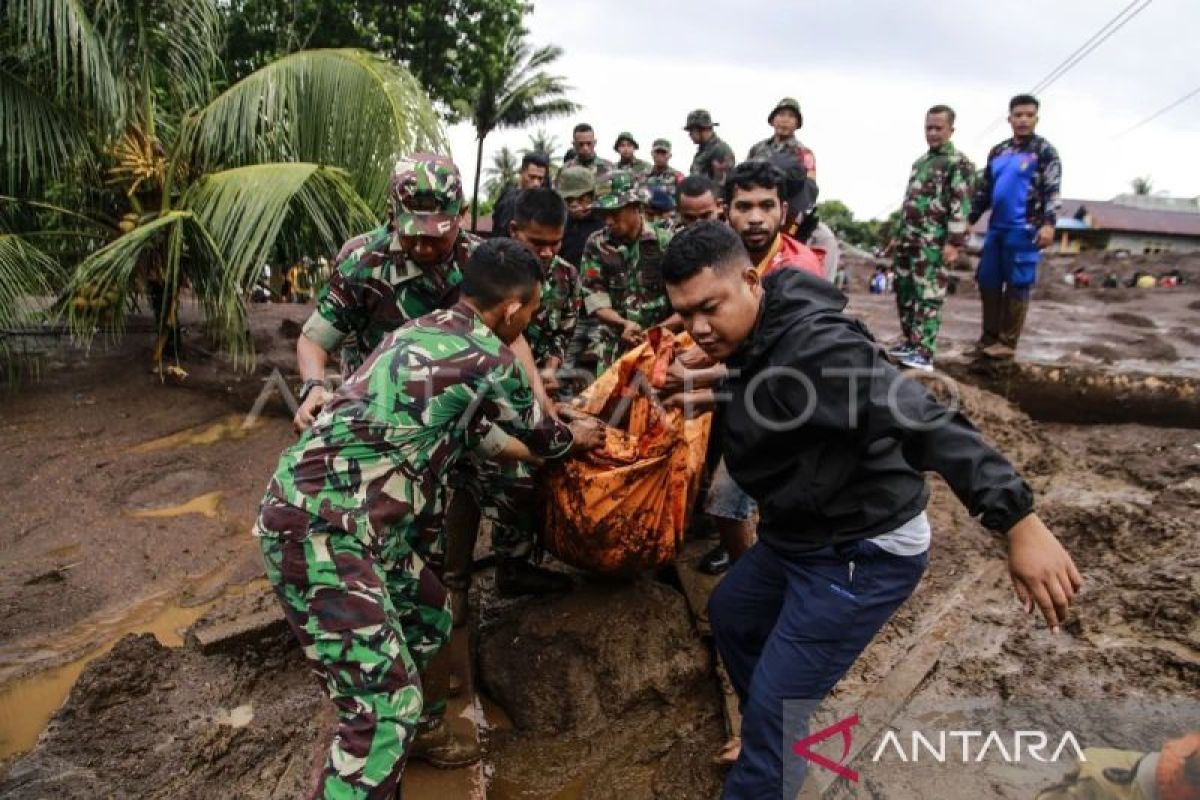 Banjir bandang hantam Ternate, 10 warga dilaporkan meninggal dunia