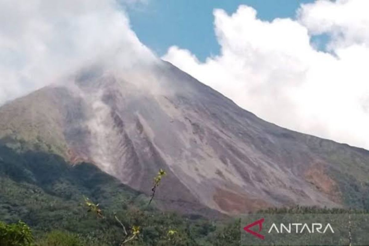 Pos PGA: Waspadai potensi runtuhnya material vulkanik Karangetang