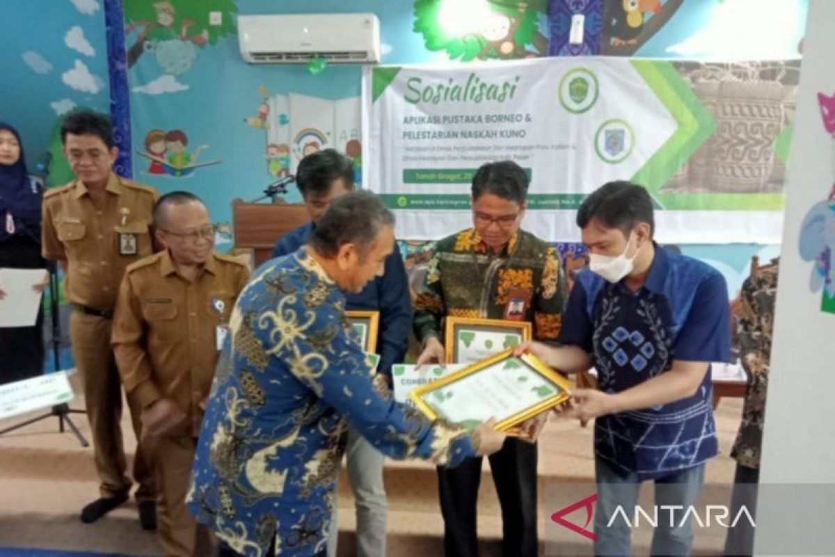 DPK Kaltim  beri penghargaan untuk enam penerbit lokal