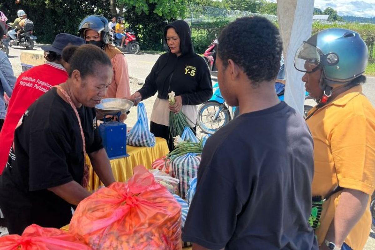 BI gandeng kelompok tani di Papua Tengah gelar pasar murah Nabire