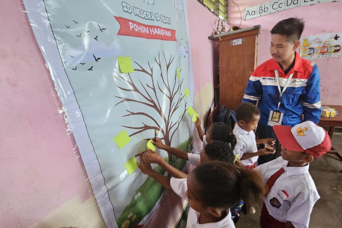 Pertamina mengajar siswa SD Puay Sentani tingkatkan mutu pendidikan