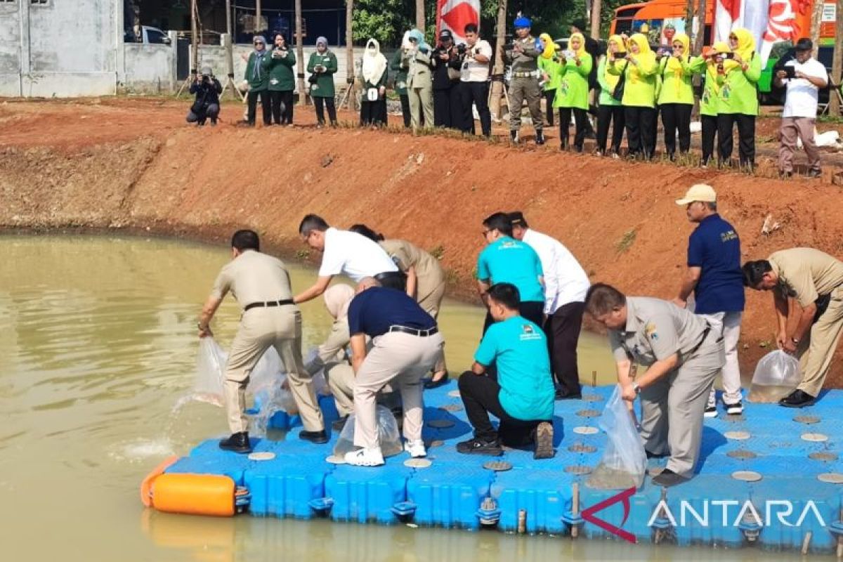 Heru minta warga rawat Waduk Batu Bangkong di Cipayung