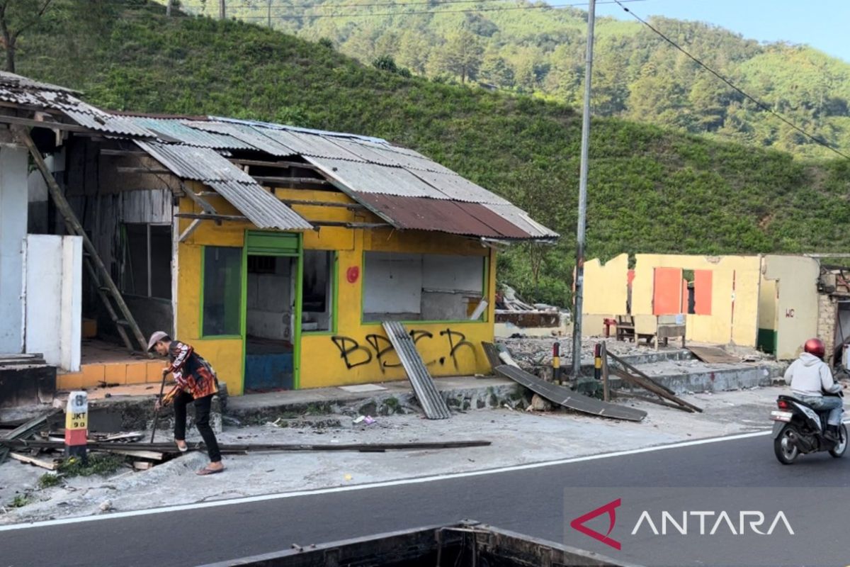 Penertiban tahap II di kawasan Puncak terbantu kesadaran warga bongkar mandiri