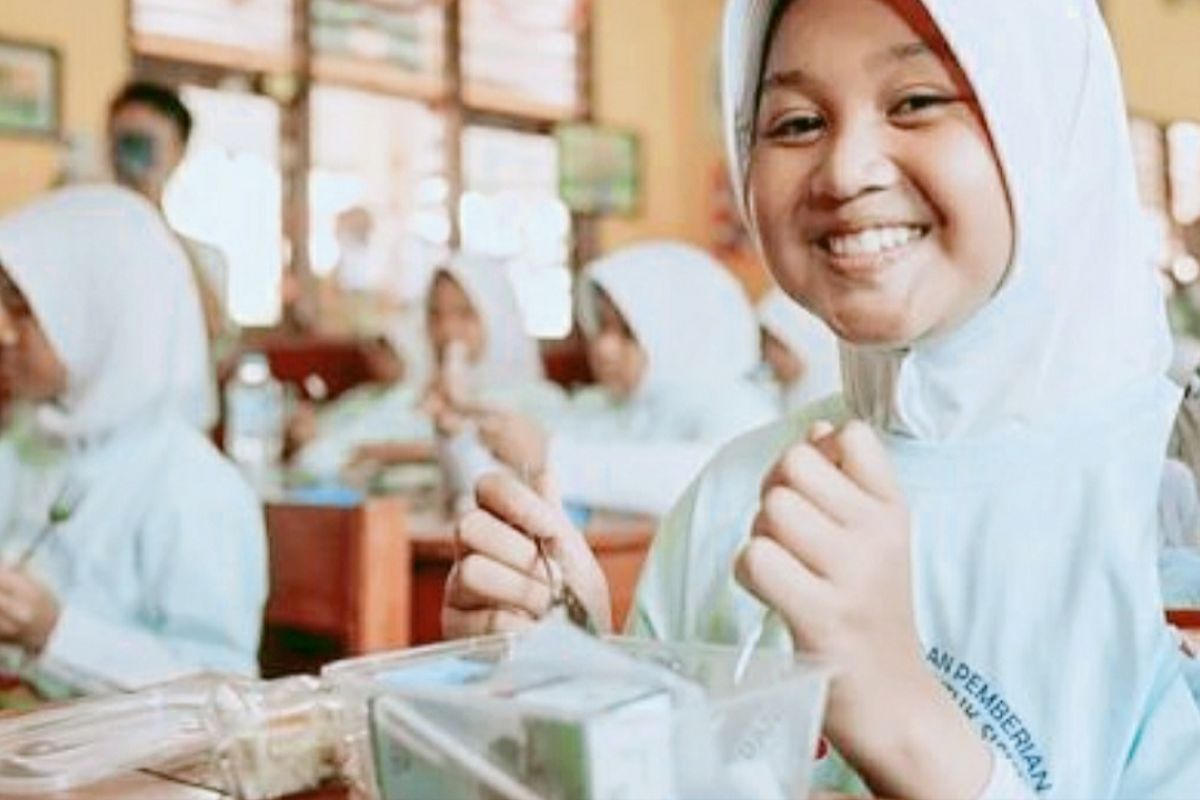 Ratusan siswa SDN di Karawang dapat makanan bergizi gratis dalam program Genius