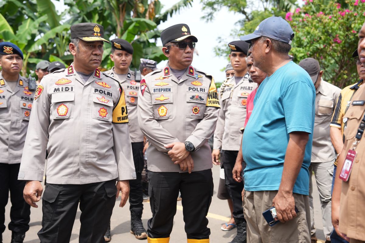 Datangi lokasi banjir, Kapolda Malut kunjungi korban banjir bandangdi Ternate