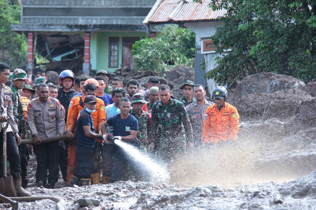 BMKG  imbau warga waspadai hujan dengan intensitas lebat di Malut