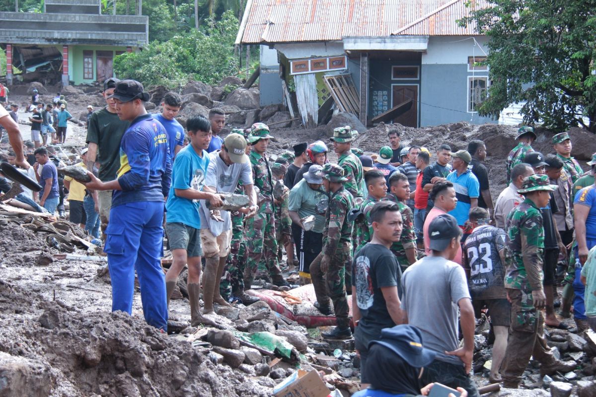 Mahasiswi KKN tewas saat banjir Ternate