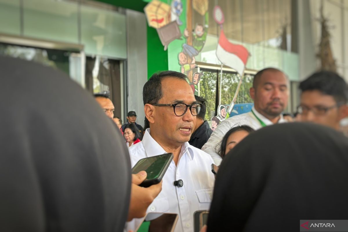 Menhub Budi Karya sebut awal September bandara IKN siap didarati pesawat kepresidenan