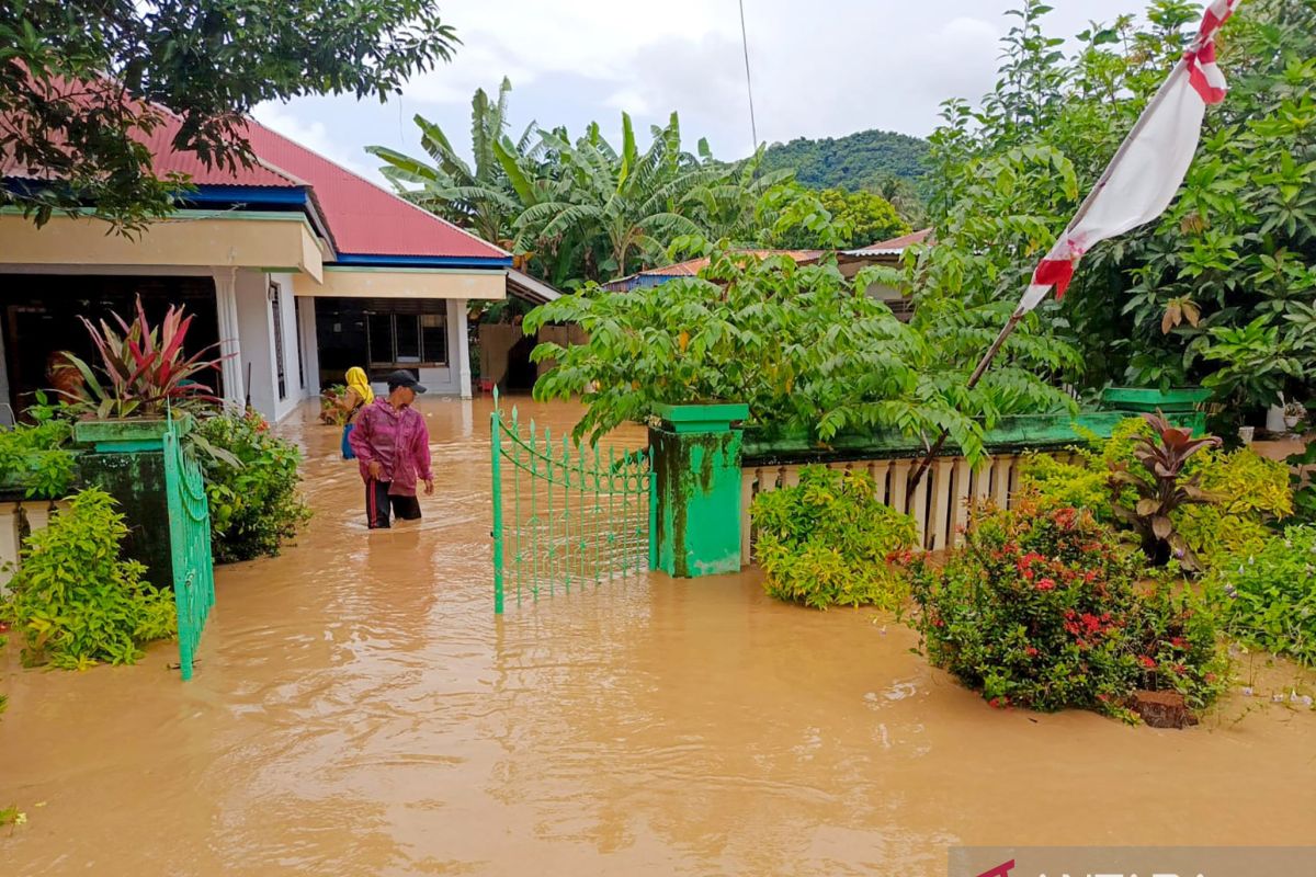 Banjir terjang tiga kecamatan di Bone Bolango