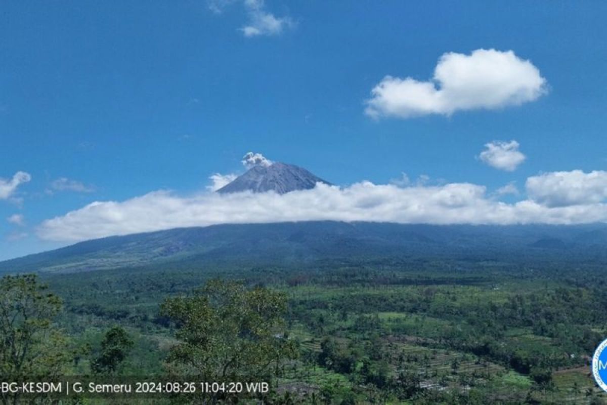 Semeru kembali erupsi keluarkan abu vulkanik ke arah barat daya