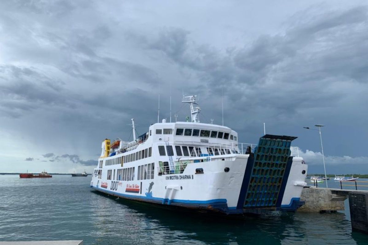 Pelabuhan Dobo Maluku tunda operasi kapal akibat cuaca buruk