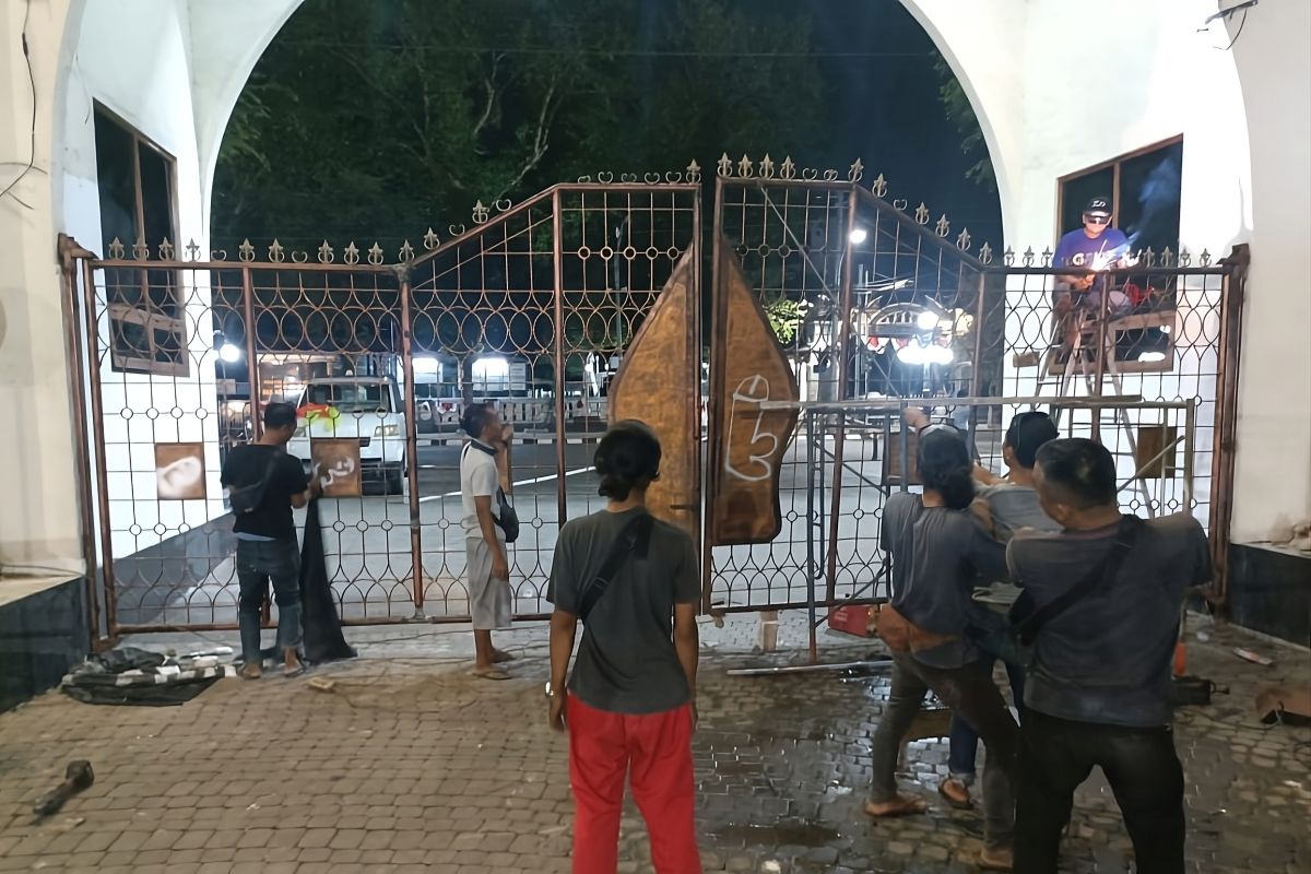 Pemkot Semarang gerak cepat perbaiki fasilitas umum rusak  akibat demo