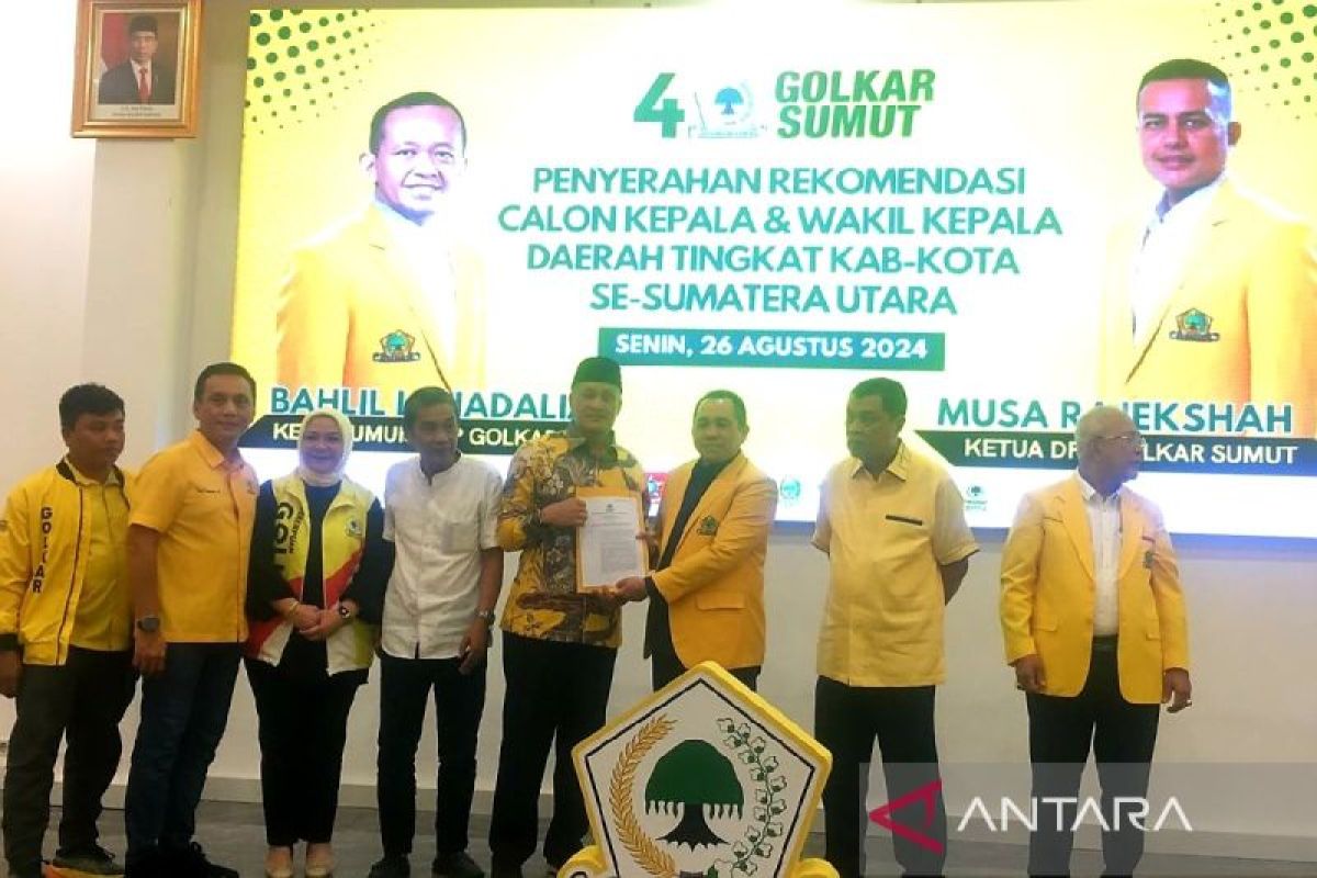 Partai Golkar serahkan dokumen dukungan kepada Putra Mahkota - Achmad Fauzan