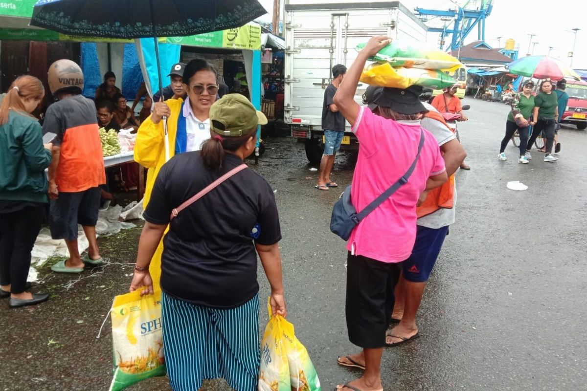 Bulog Maluku siapkan 1,5 ton beras dukung program gerakan pangan murah