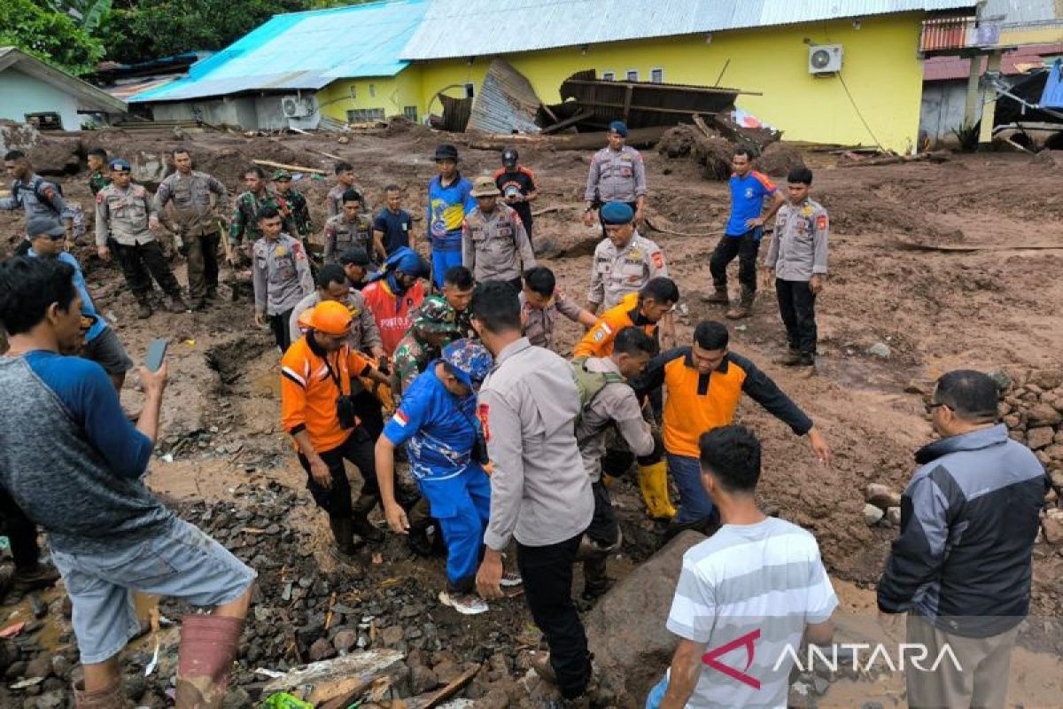 Banjir Ternate, tim SAR temukan dua jenazah lagi