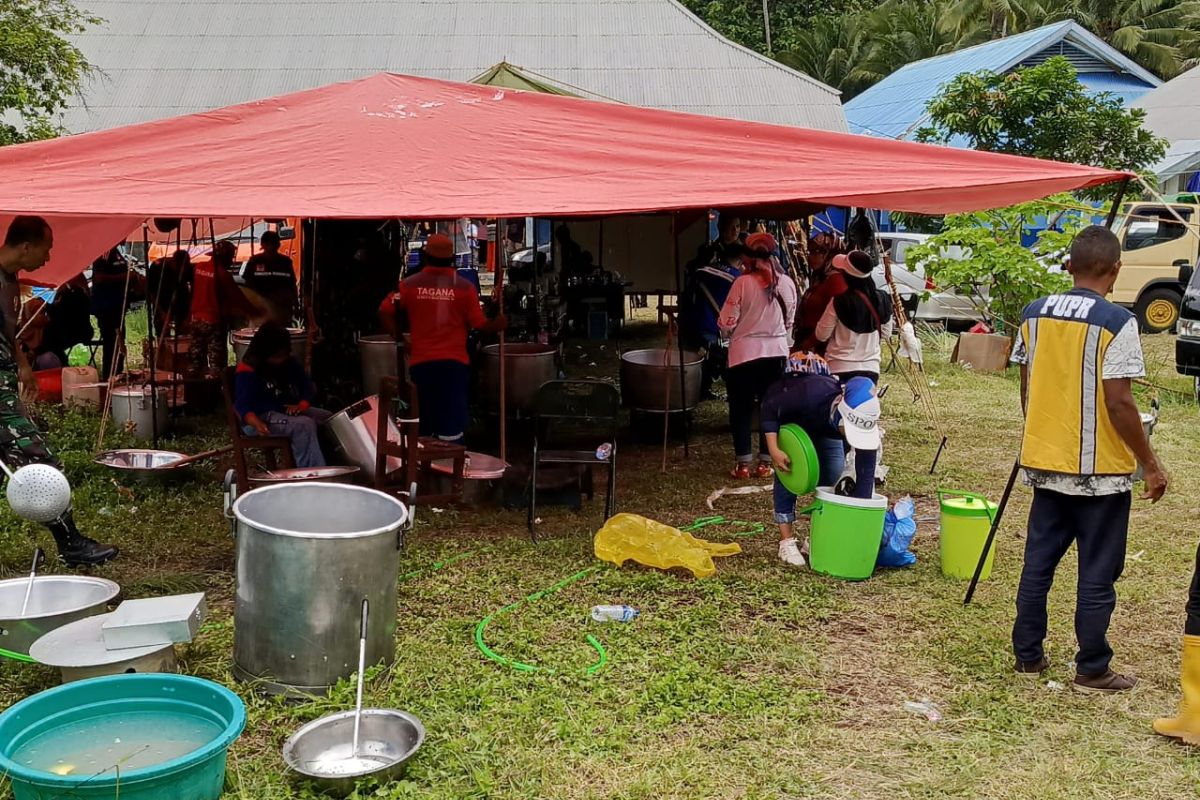 Polda Malut dirikan dapur umum bantu korban banjir Rua Ternate