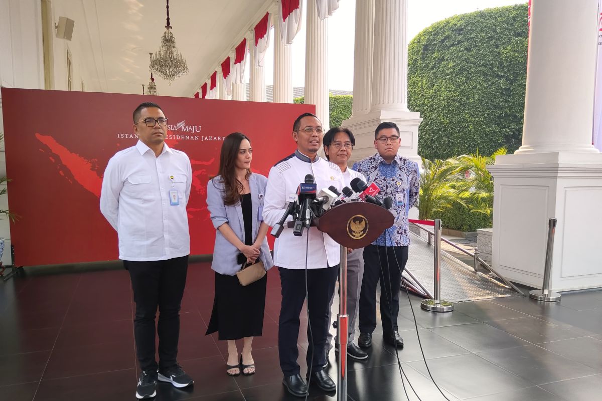 Istana sebut pernyataan Jokowi ditinggalkan ramai-ramai adalah candaan