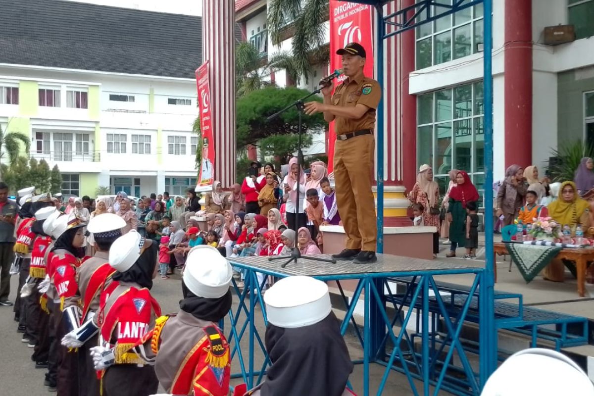 Sekdakab Mawardi Roska lepas peserta Pawai Alegoris