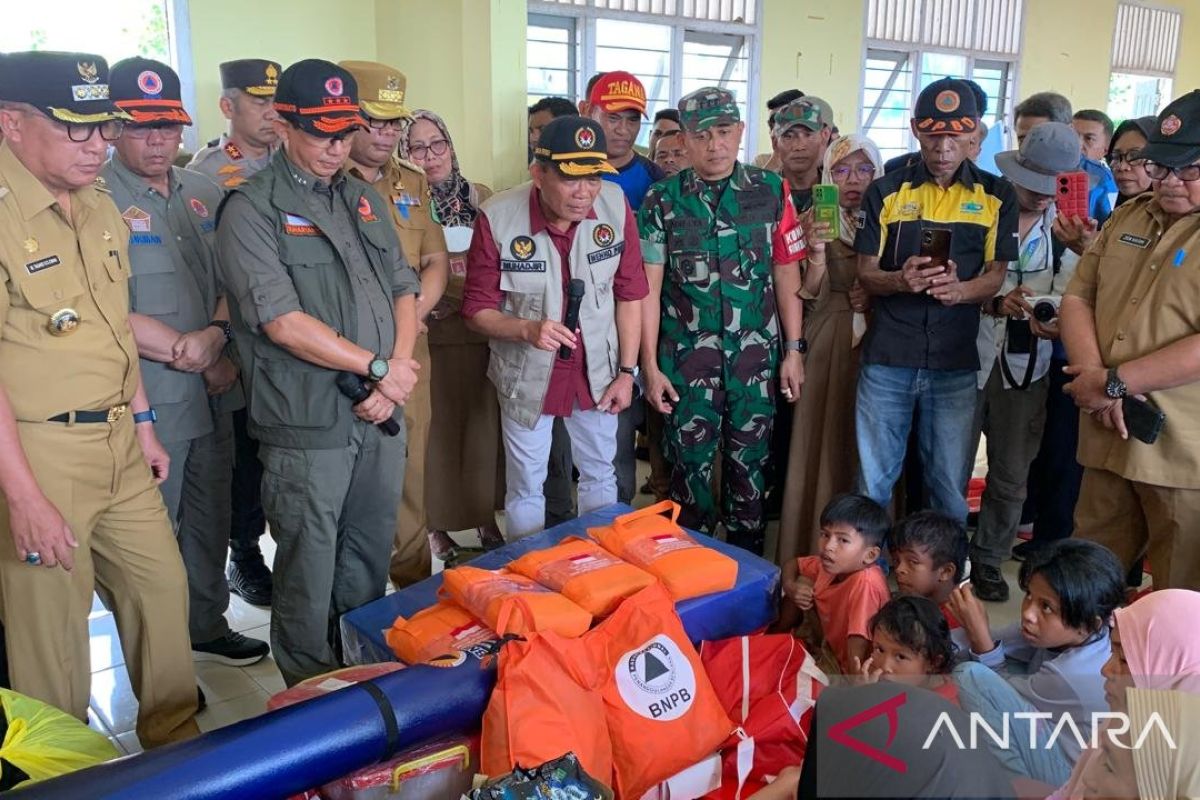 Menko PMK beri opsi relokasi penduduk korban banjir di Rua Ternate