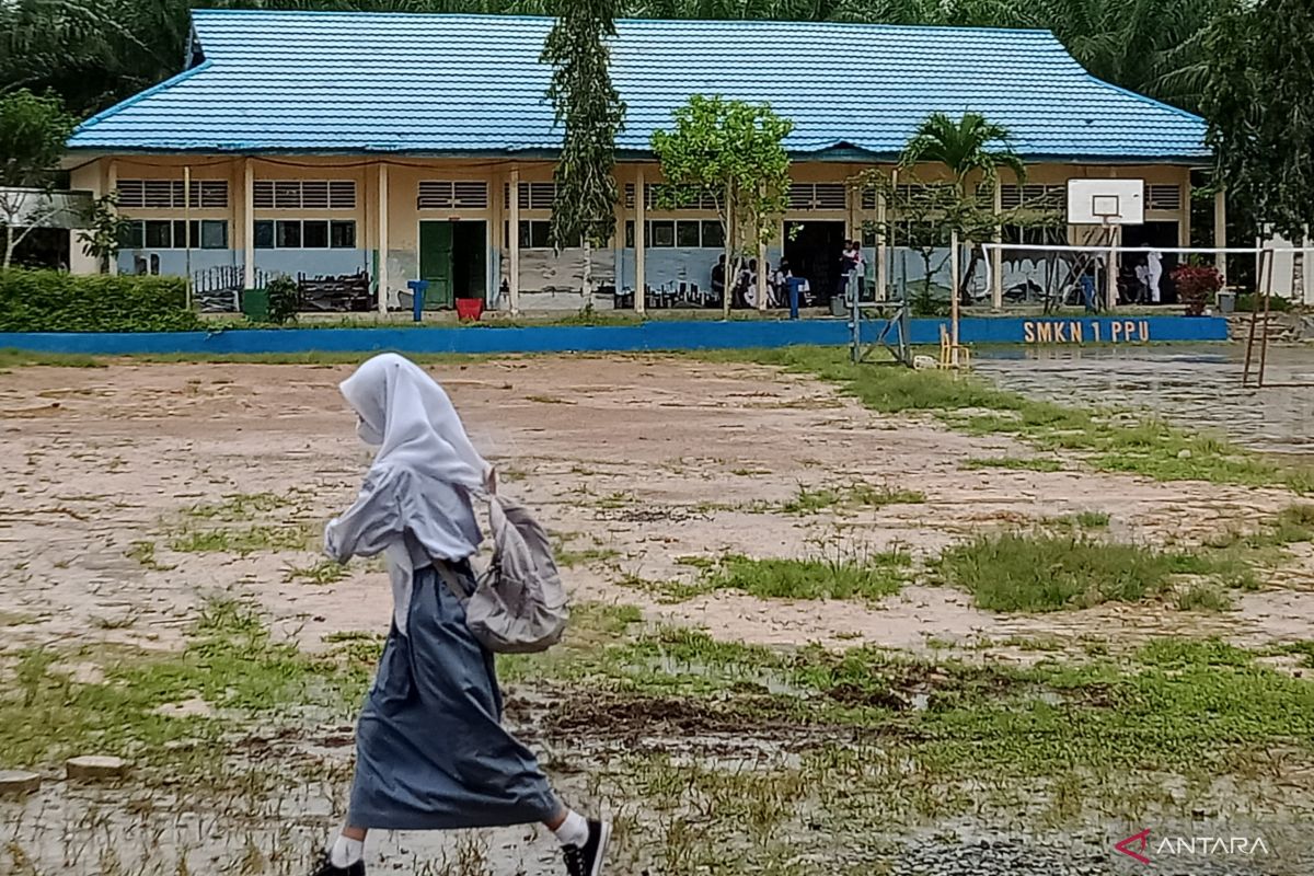 Dinas P3AP2KB Penajam turun  ke sekolah cegah perundungan peserta didik