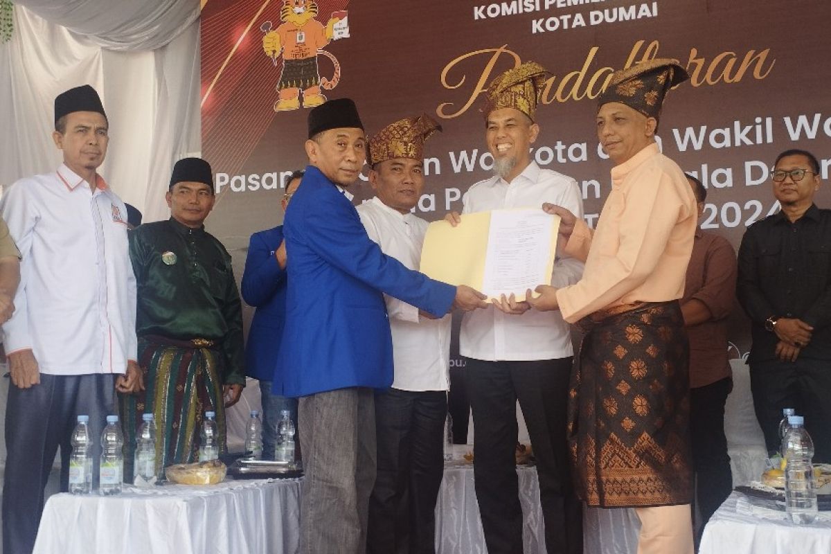 Wali Kota incumben Paisal dan Sugiyarto daftar Pilkada ke KPU Dumai