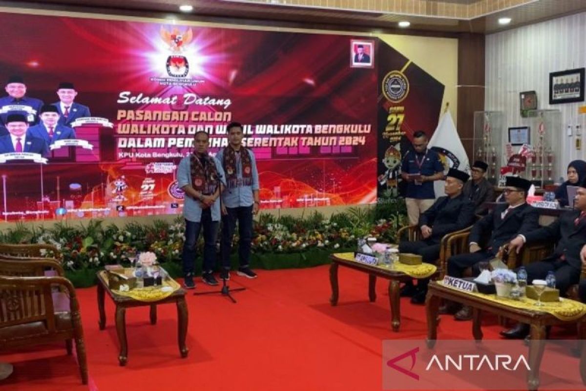 Calon independen Ariyono-Harialyyanto resmi daftar Pilwalkot Bengkulu