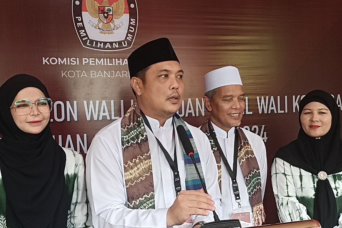 Aditya-Said Abdullah mendaftar pencalonan ke KPU di hari pertama