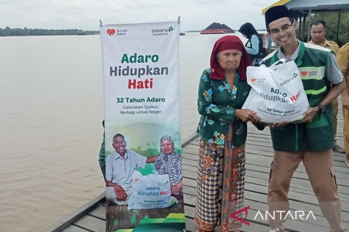 Lansia di Desa Asia Baru dapat bantuan Adaro #HidupkanHati