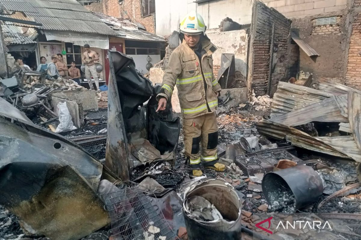 75 personel padamkan kebakaran rumah di kawasan Kebon Kosong