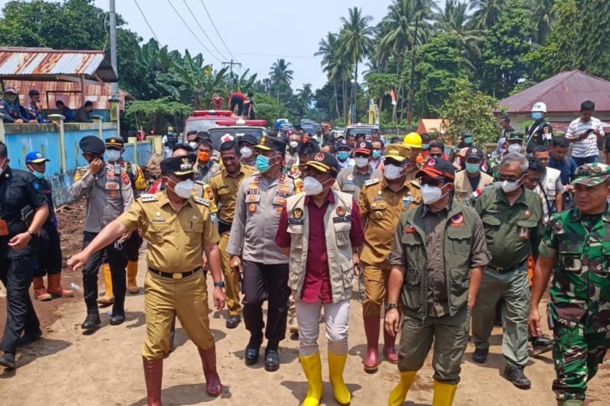 Muhadjir Effendy tinjau kondisi banjir Ternate