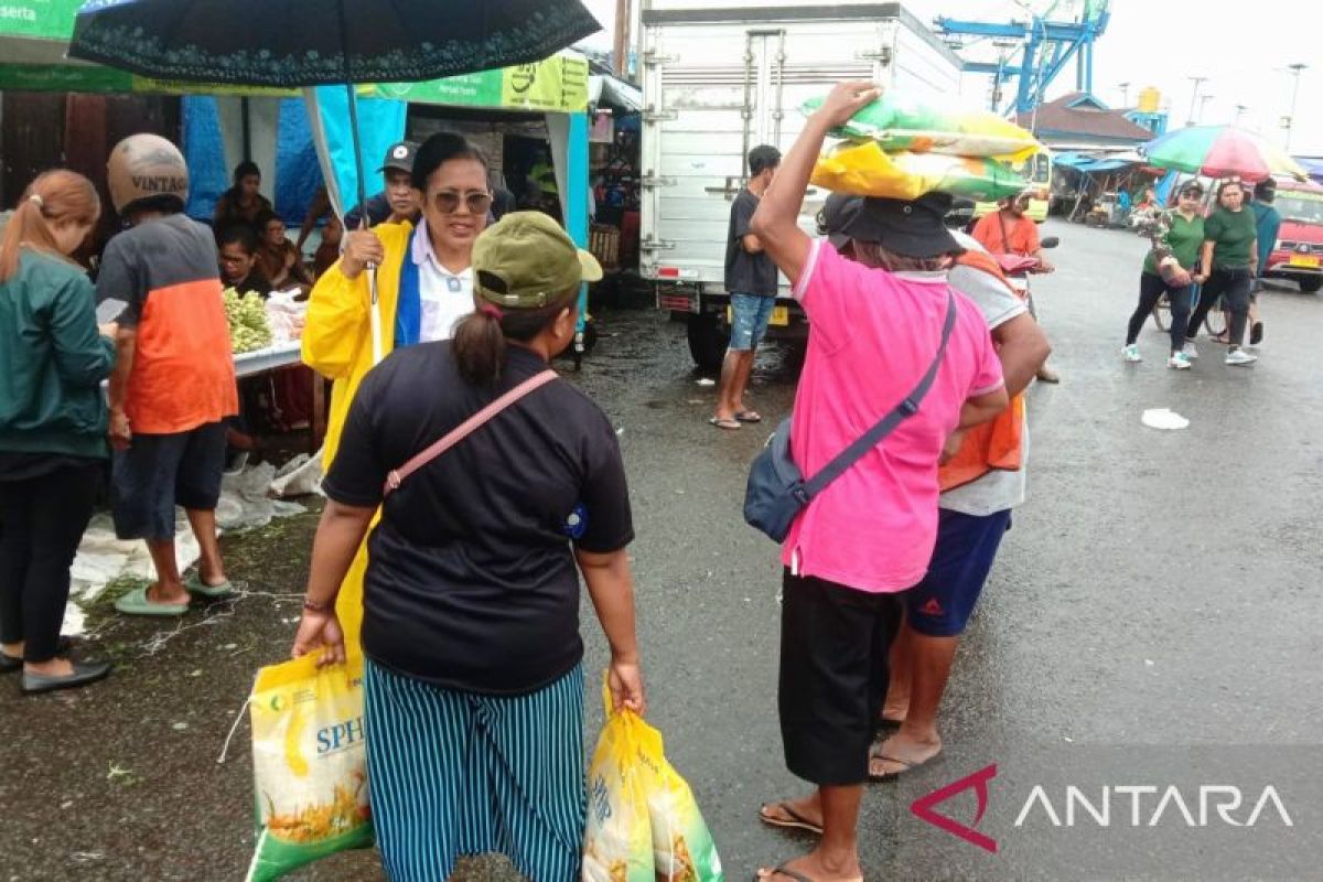 Bulog Maluku siapkan 1,5 ton beras pada Gerakan Pangan Murah di Ambon