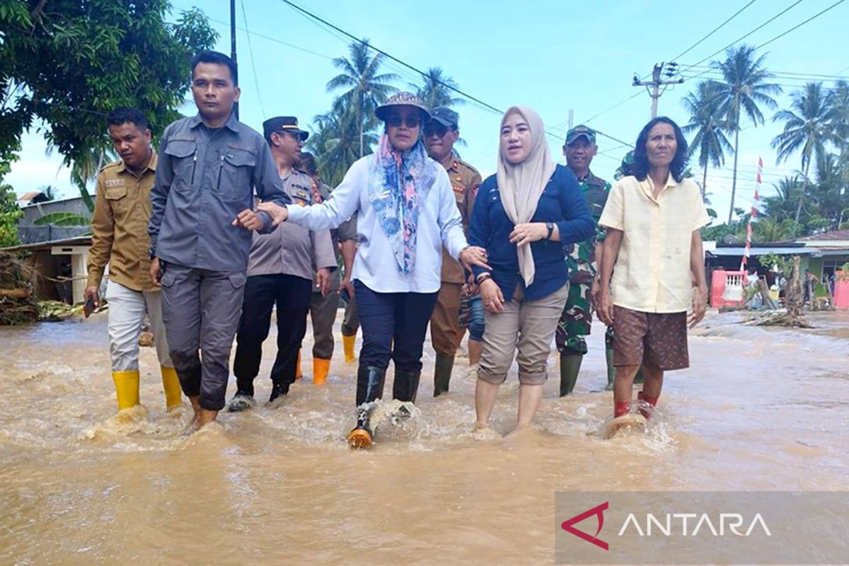 Bupati Bone Bolango meninjau lokasi banjir di Bilungala