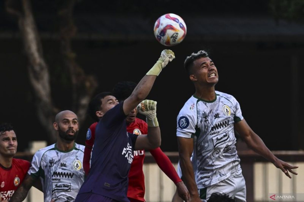 Mantan kiper Semen Padang Diky Indriyana berlabuh di Madura United