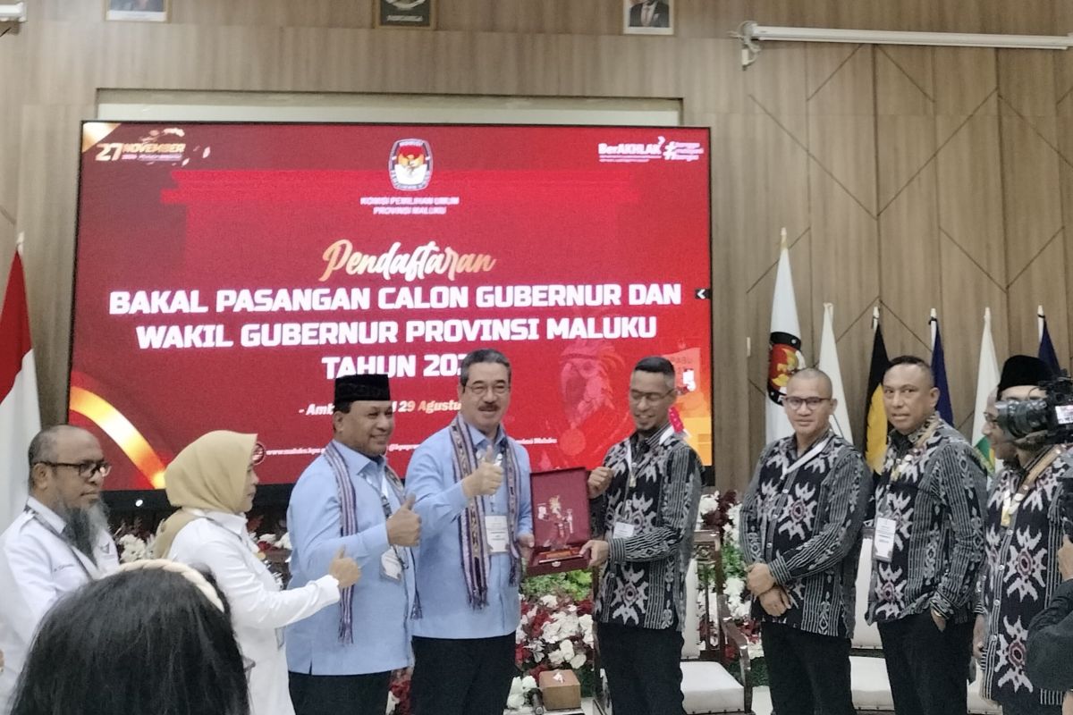 Bakal cagub Maluku 2024-2029 Hendrik-Abdullah resmi daftar diri di KPU