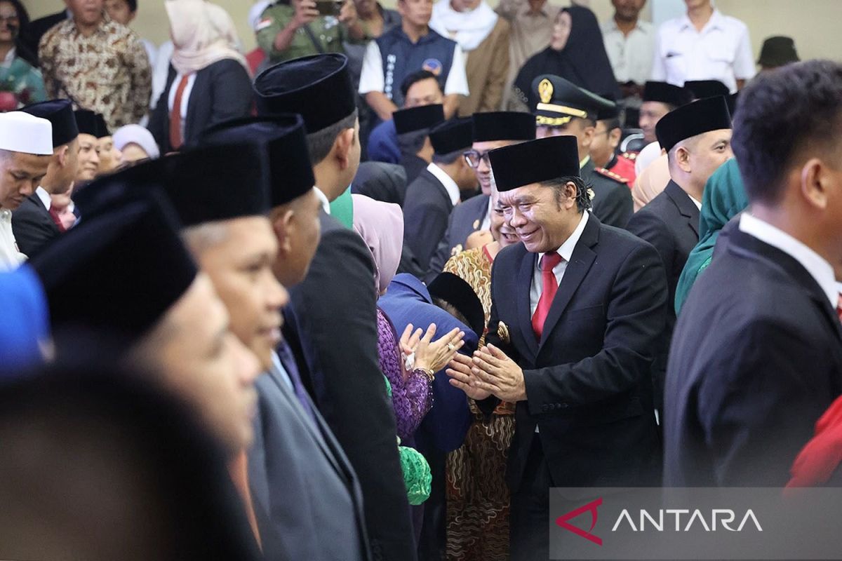 Al Muktabar titip percepatan kesejahteraan ke anggota DPRD Lebak