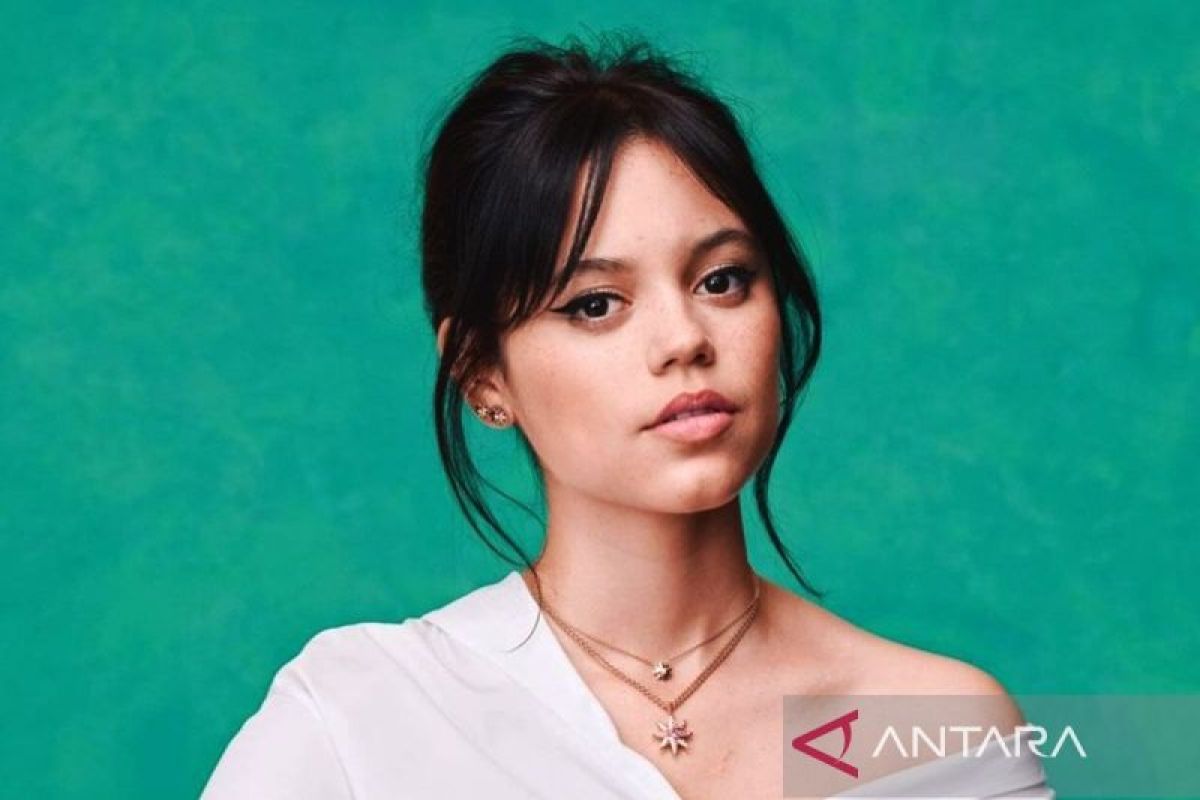 Jenna Ortega tanggapi gosip hubungan dengan Johnny Depp