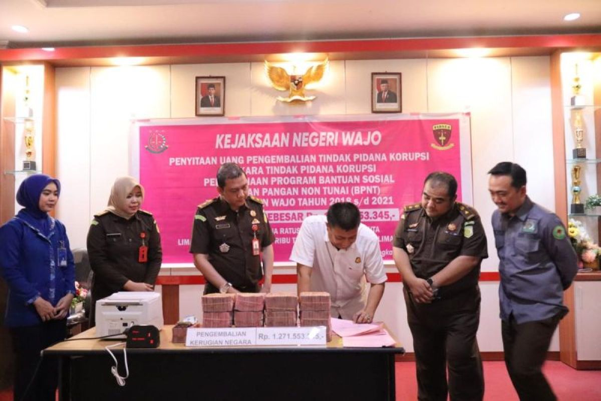 Kejari Wajo terima pengembalian kerugian negara dari perkara BPNT