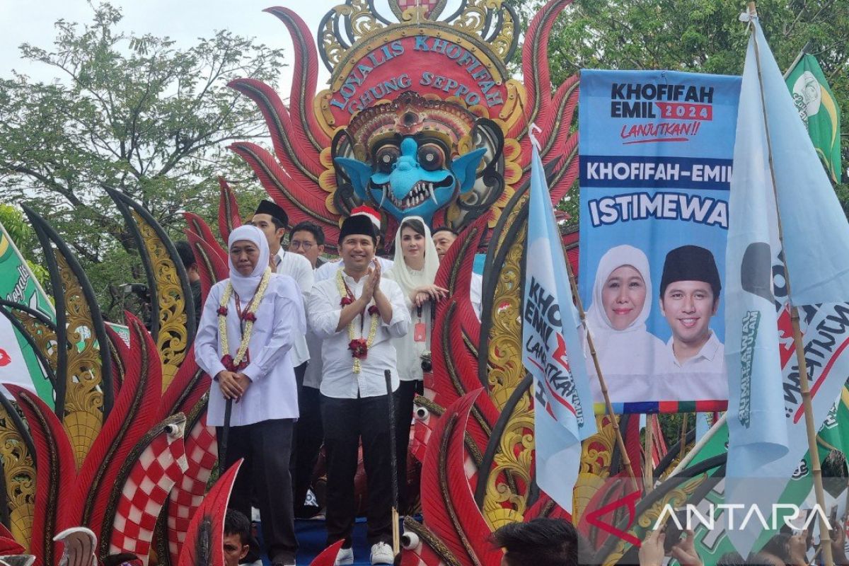 Khofifah-Emil daftar ke KPU Jatim diarak dengan kirab budaya