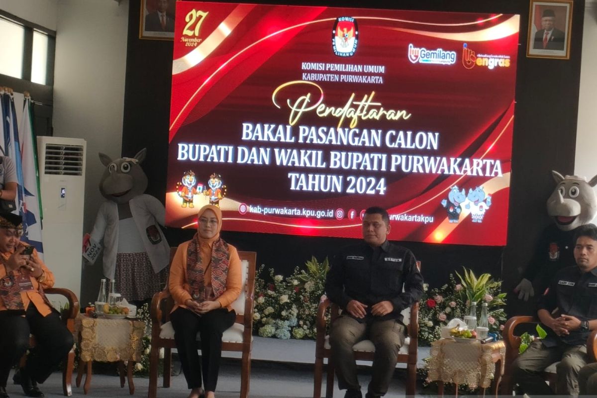 Pasangan  Anne-Budi daftar ke KPU Purwakarta