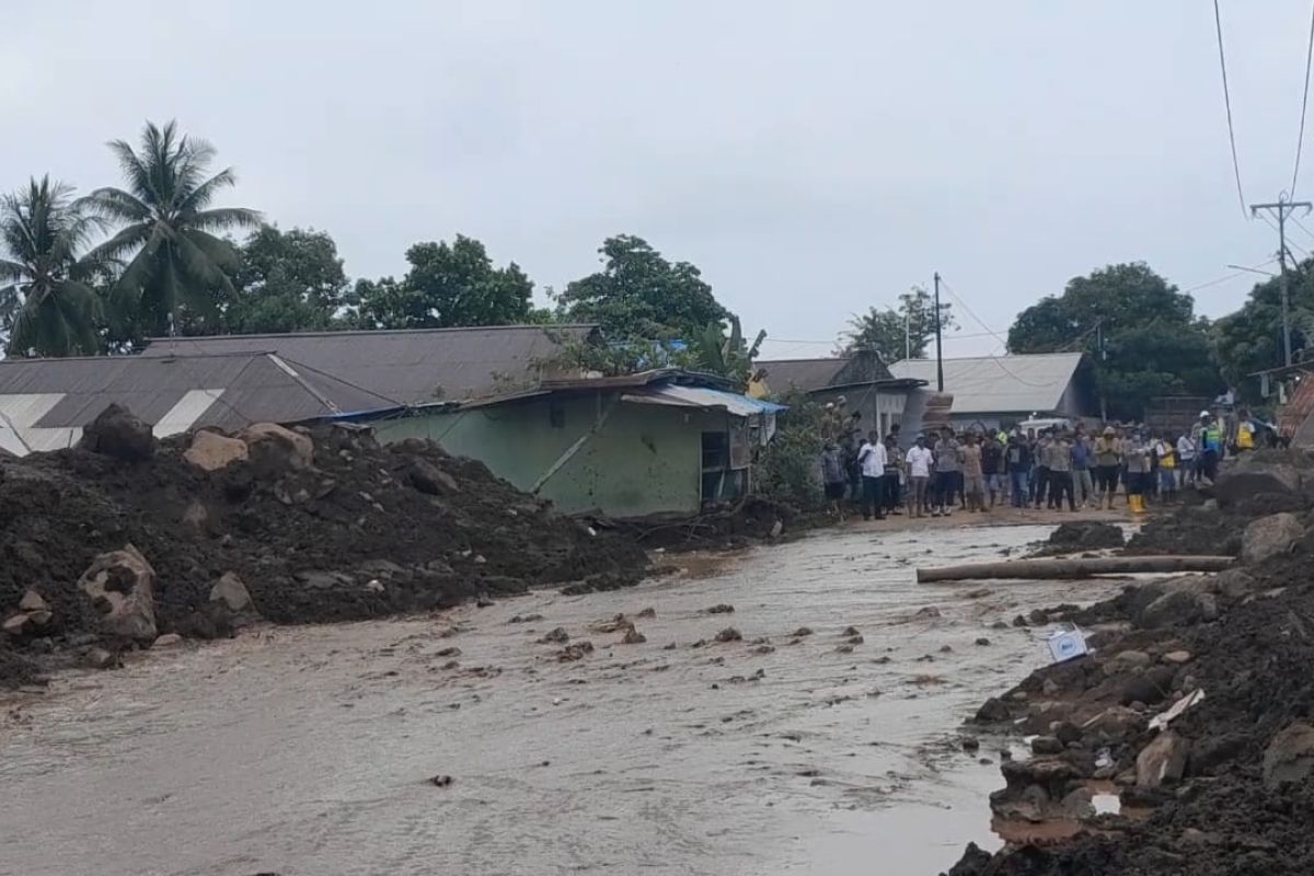 Tim SAR hentikan sementara pencarian satu korban karena banjir susulan di Ternate