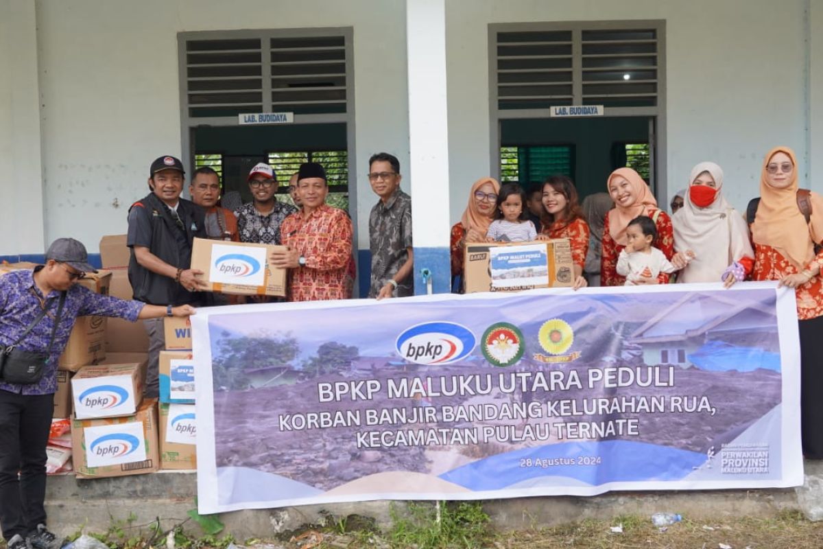 Perwakilan BPKP Malut salurkan bantuan korban banjir bandang Ternate