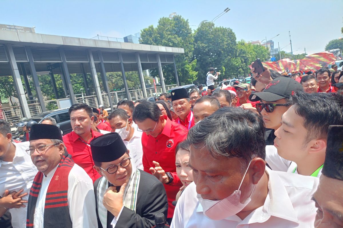 Pramono-Rano tiba di KPU Jakarta untuk daftar Pilkada 2024