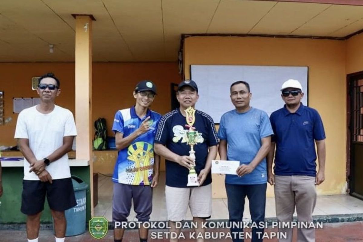 Pj Bupati Tapin raih juara pertama kejuaraan tenis se-kabupaten