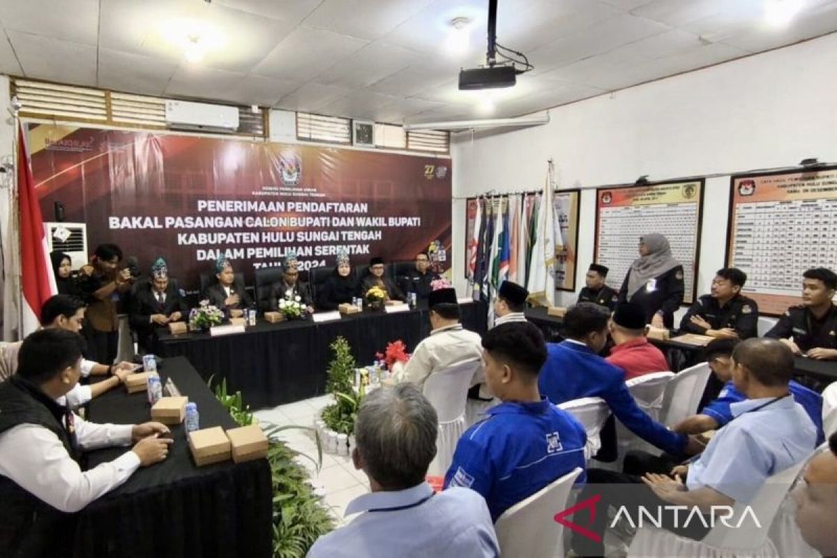 Aulia-Mansyah paslon Pilkada HST 2024 yang mendaftar pertama ke KPU