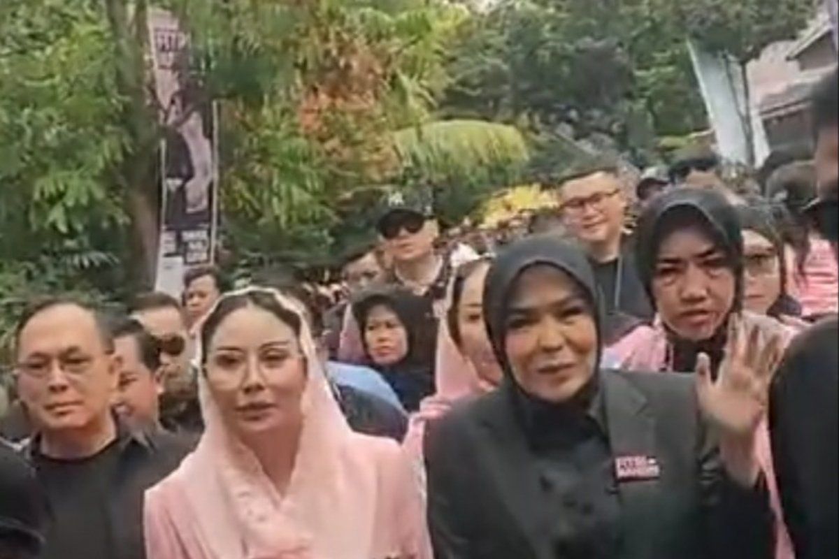 KPU Kota Palembang terima pasangan  srikandi Fitrianti-Nandriani