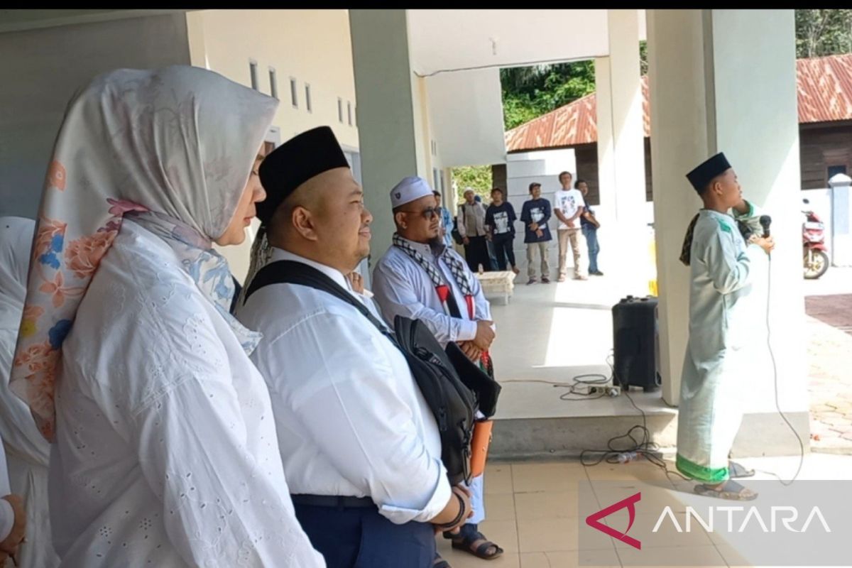 Gema azan iringi keberangkatan Dolly - Buchori daftar ke KPU Tapsel