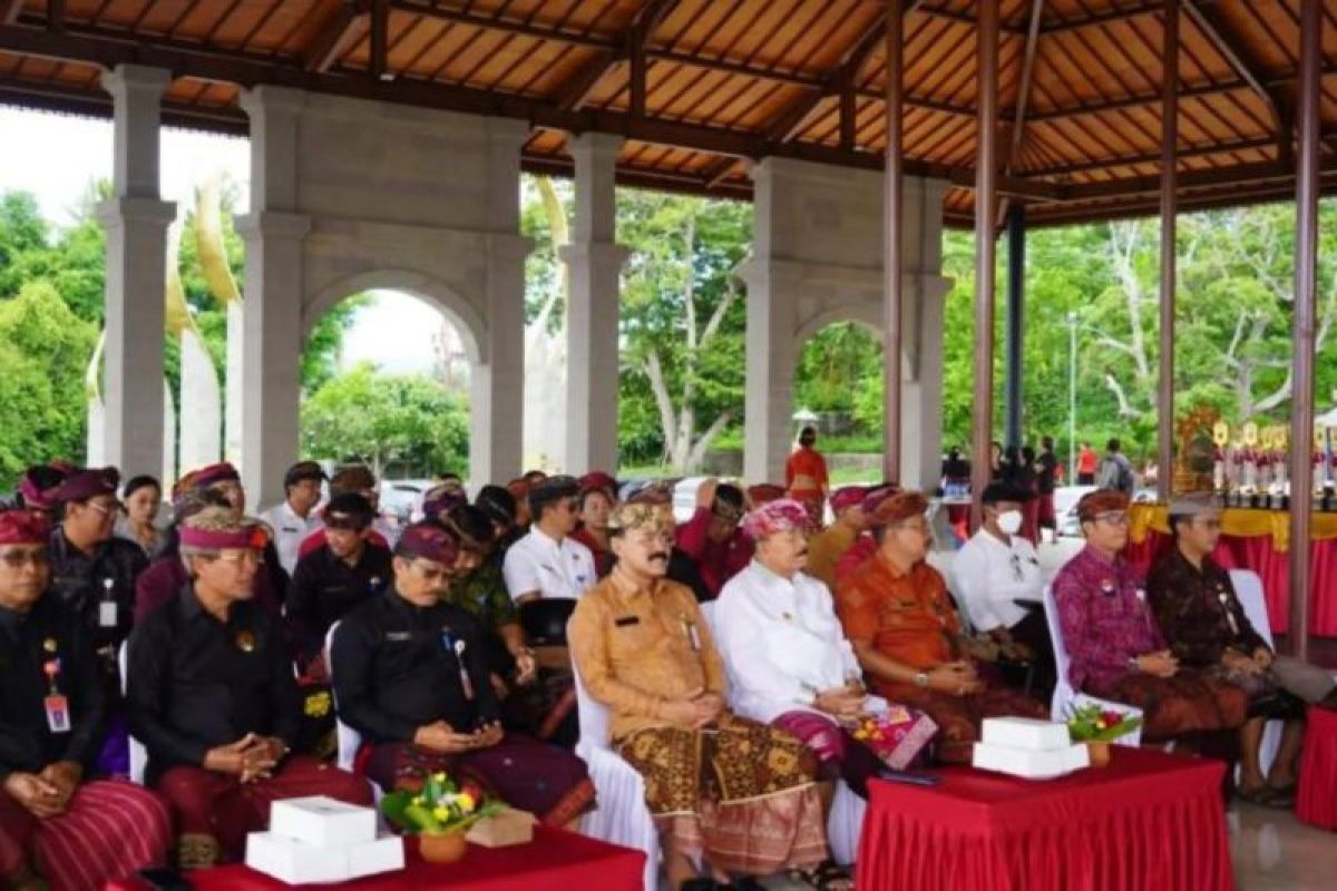 Wabup Artha Dipa Kukuhkan Bulan Bahasa Bali VI