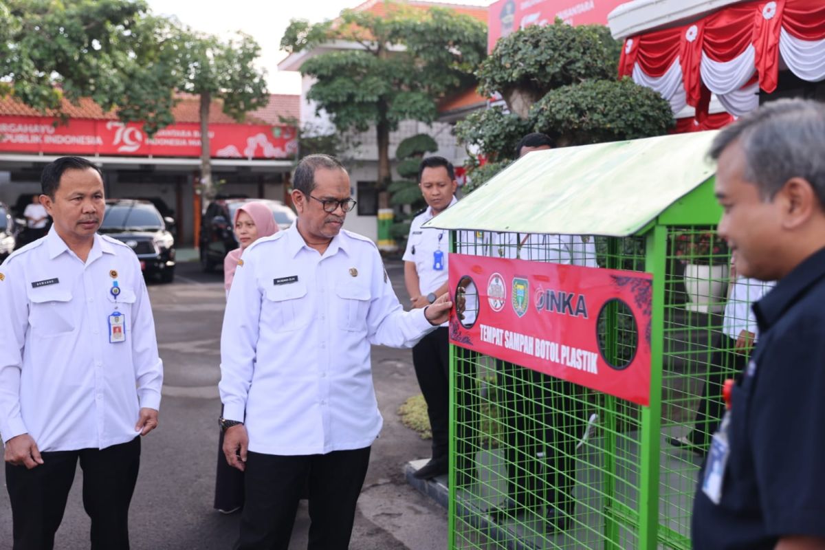 Pemkot Madiun terima CSR dari INKA dan Grab