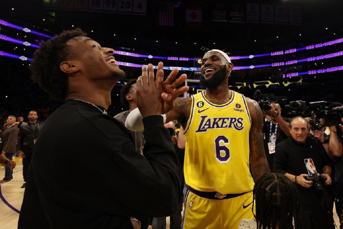 Lebron James dan sang putra mulai berlatih bersama di Lakers