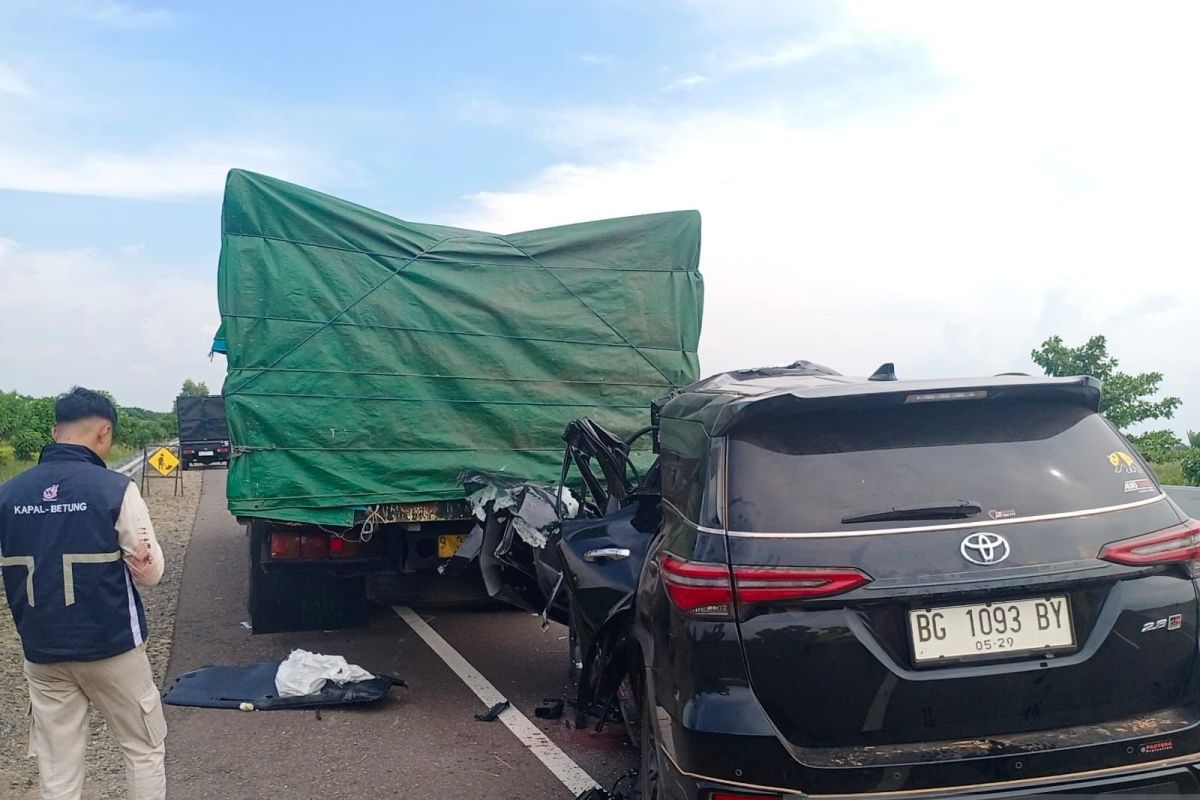 Kecelakaan di tol Palembang-Kayuagung tewaskan empat orang, sopir diduga mengantuk